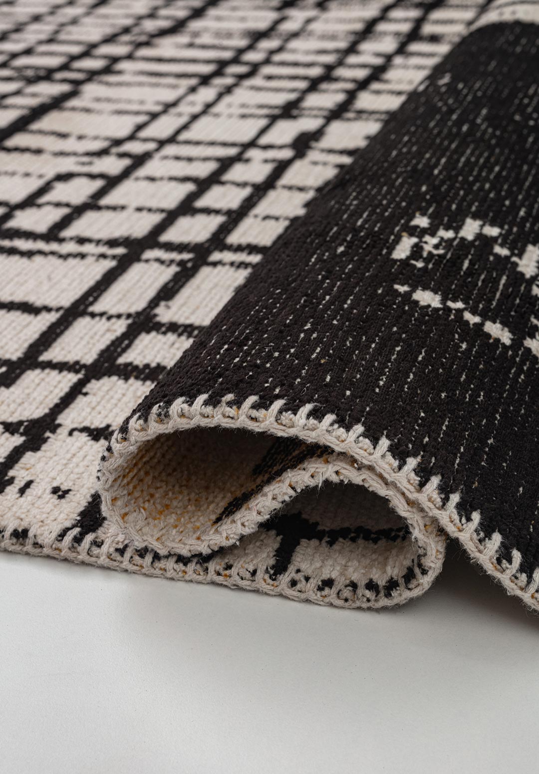 EDINBURGH BLACK - GOLD - ECRU RUG - 2