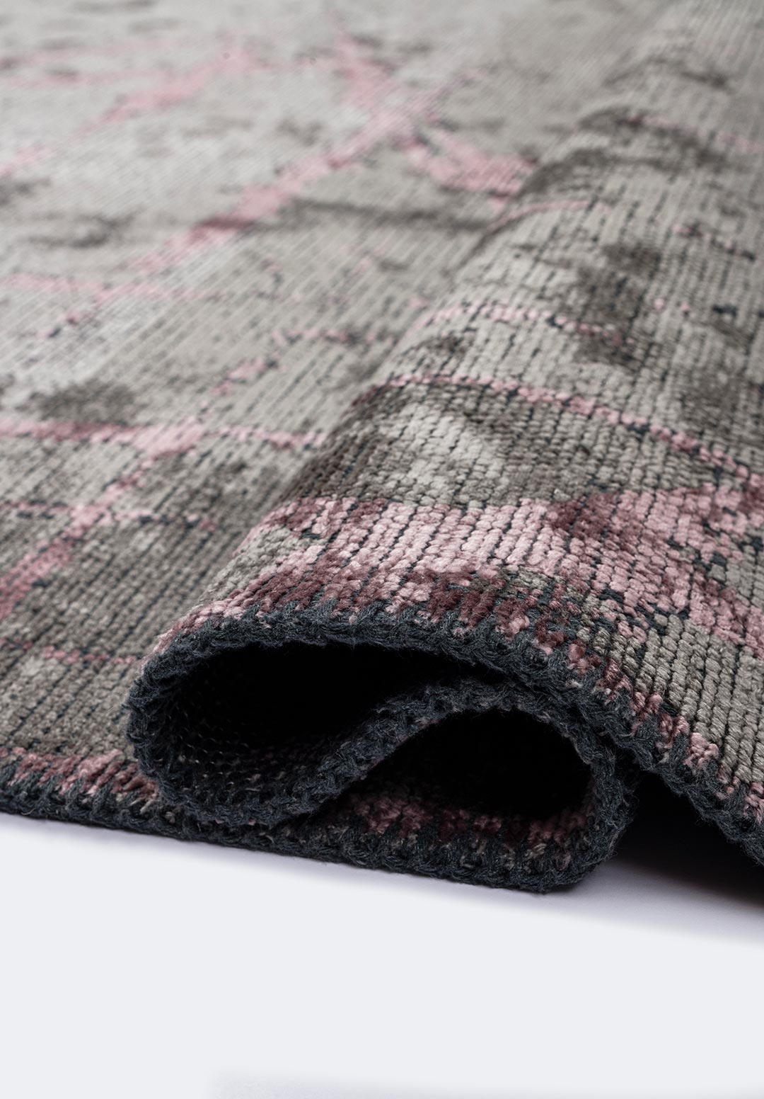 CRACK DAMSON - GREY RUG - 2