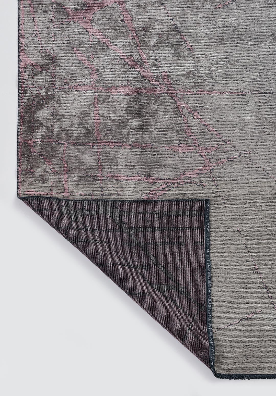 CRACK DAMSON - GREY RUG - 3