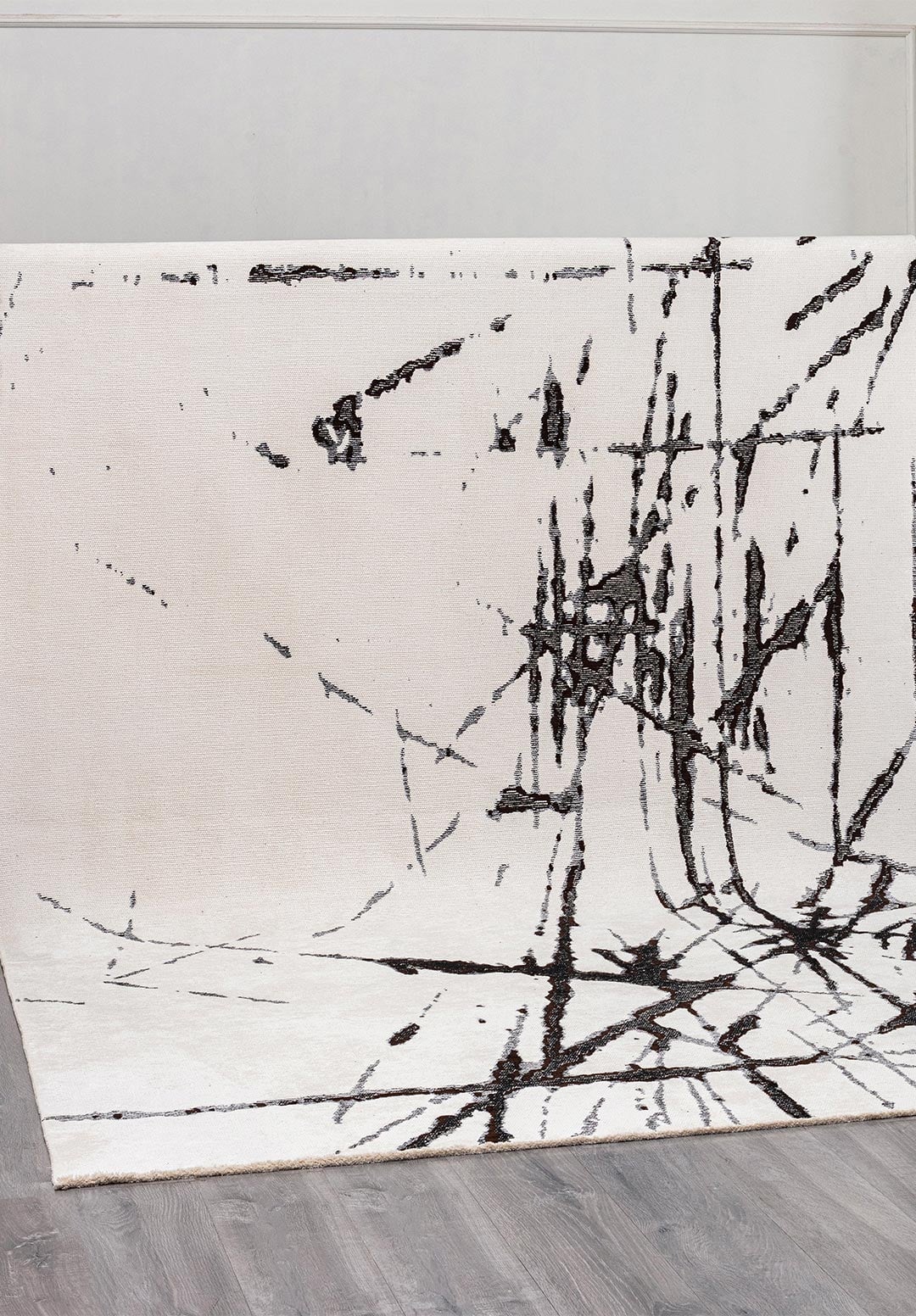 CRACK BLACK - DARK BROWN - WHITE RUG - 4