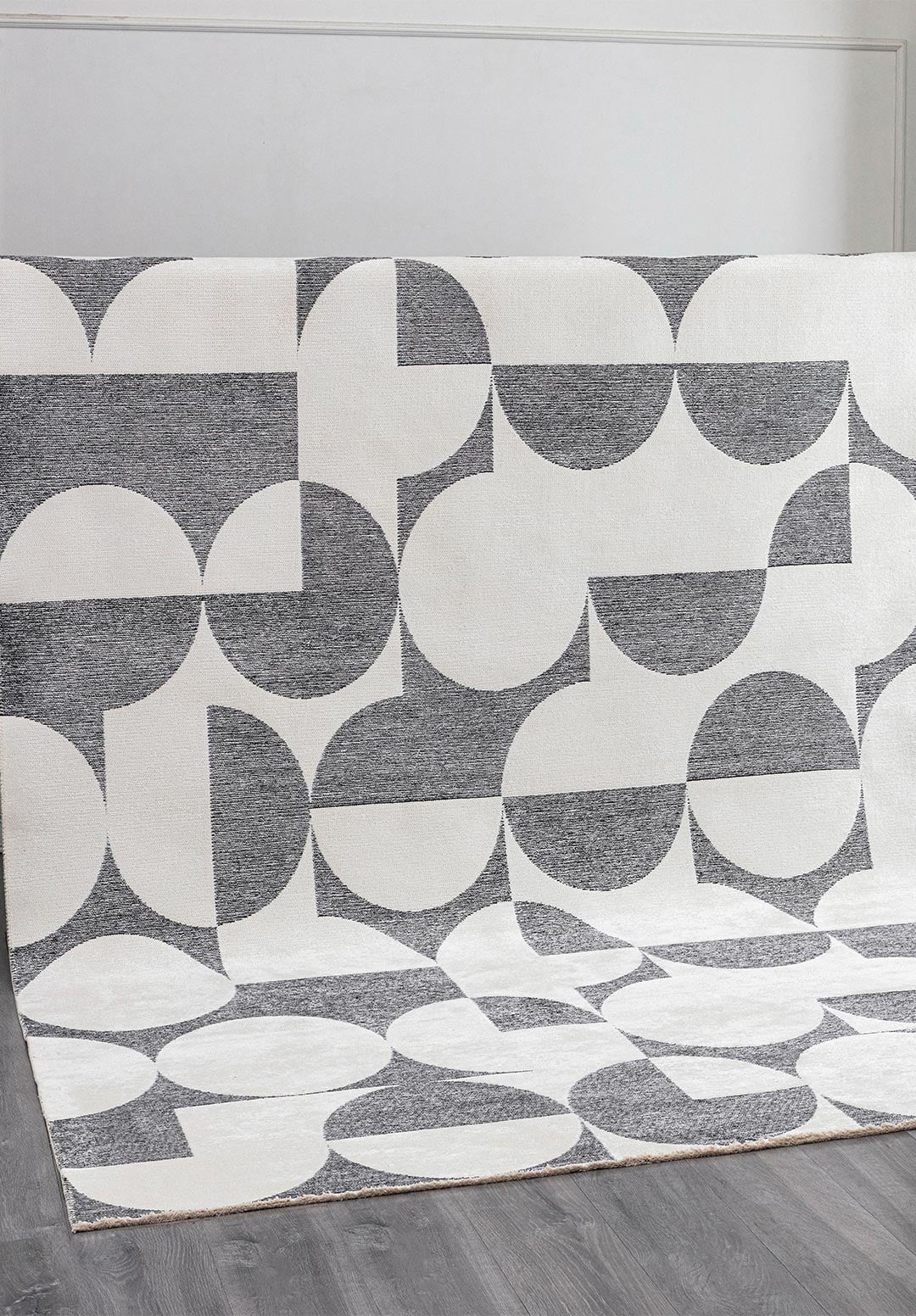 CIRCLE BLACK - WHITE RUG - 4