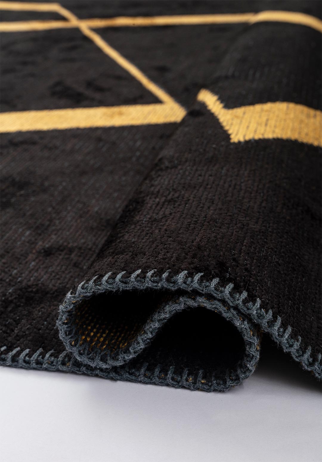 PIPE BLACK - GOLD RUG - 2
