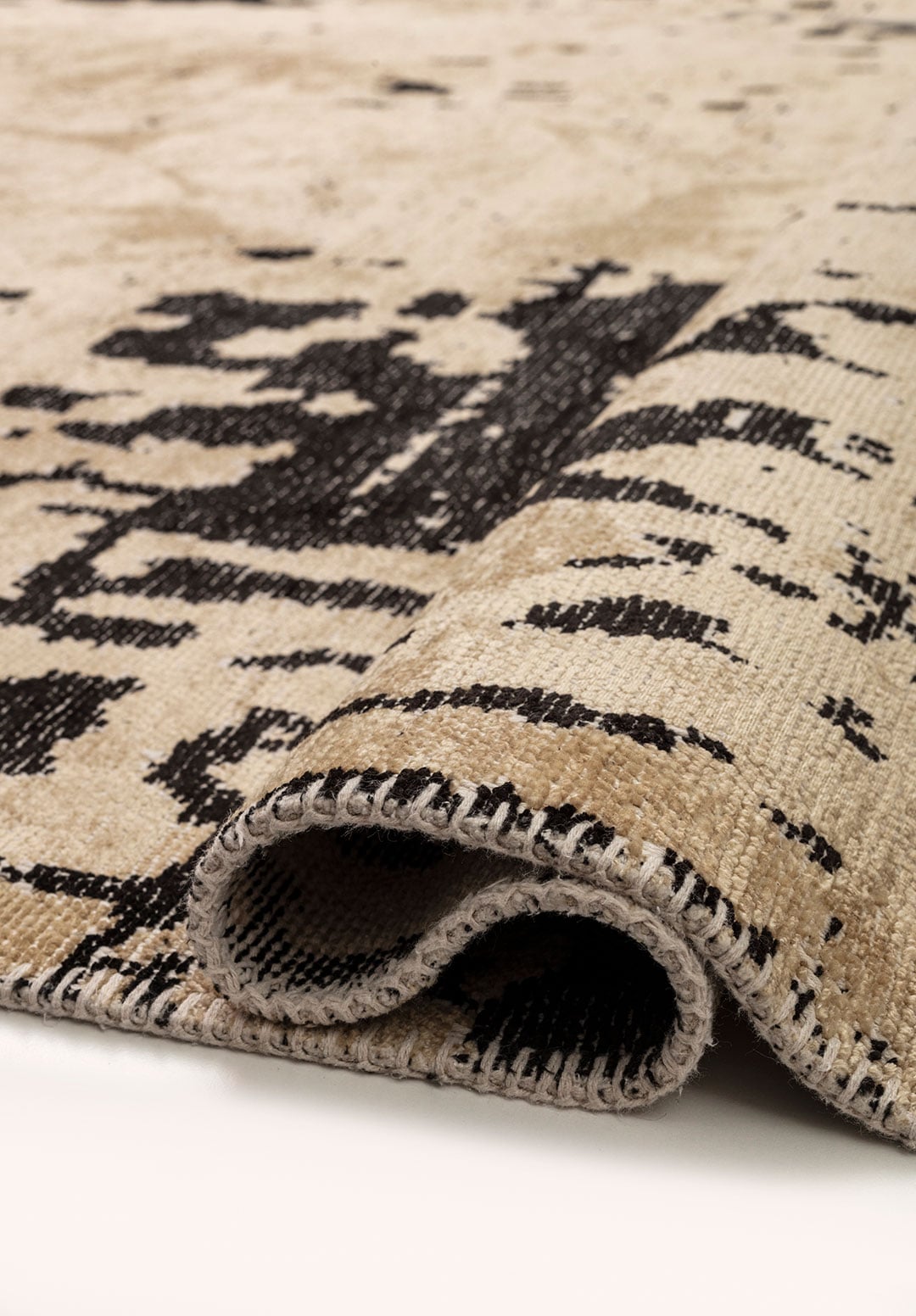 VERONA BLACK - BEIGE RUG - 2