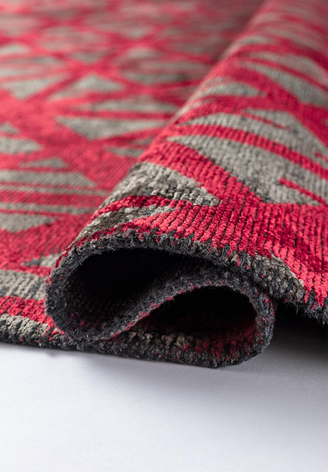 TORINO ANTHRACITE - RED RUG - 2