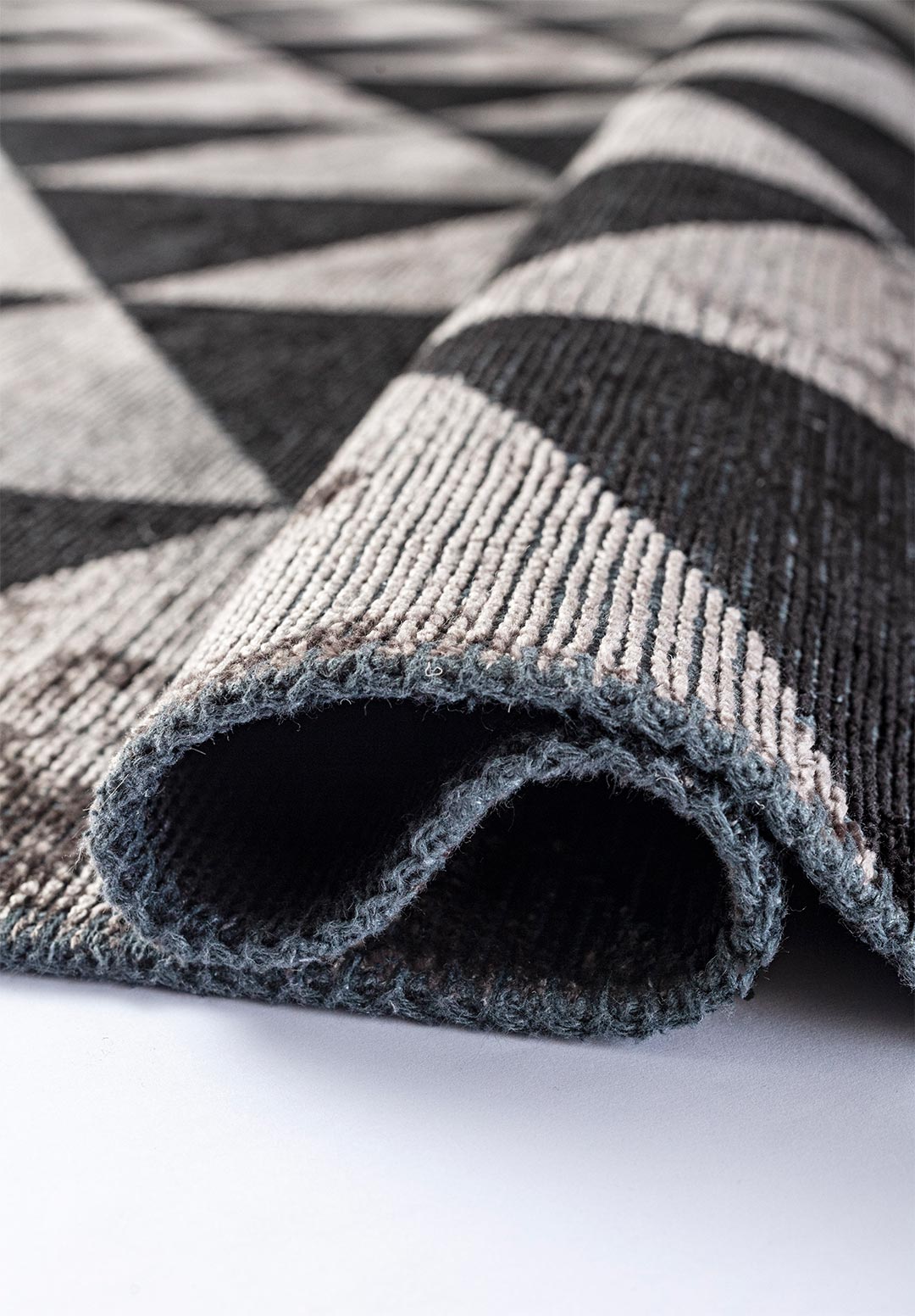 FERRARA BLACK - LIGHT GREY RUG - 2