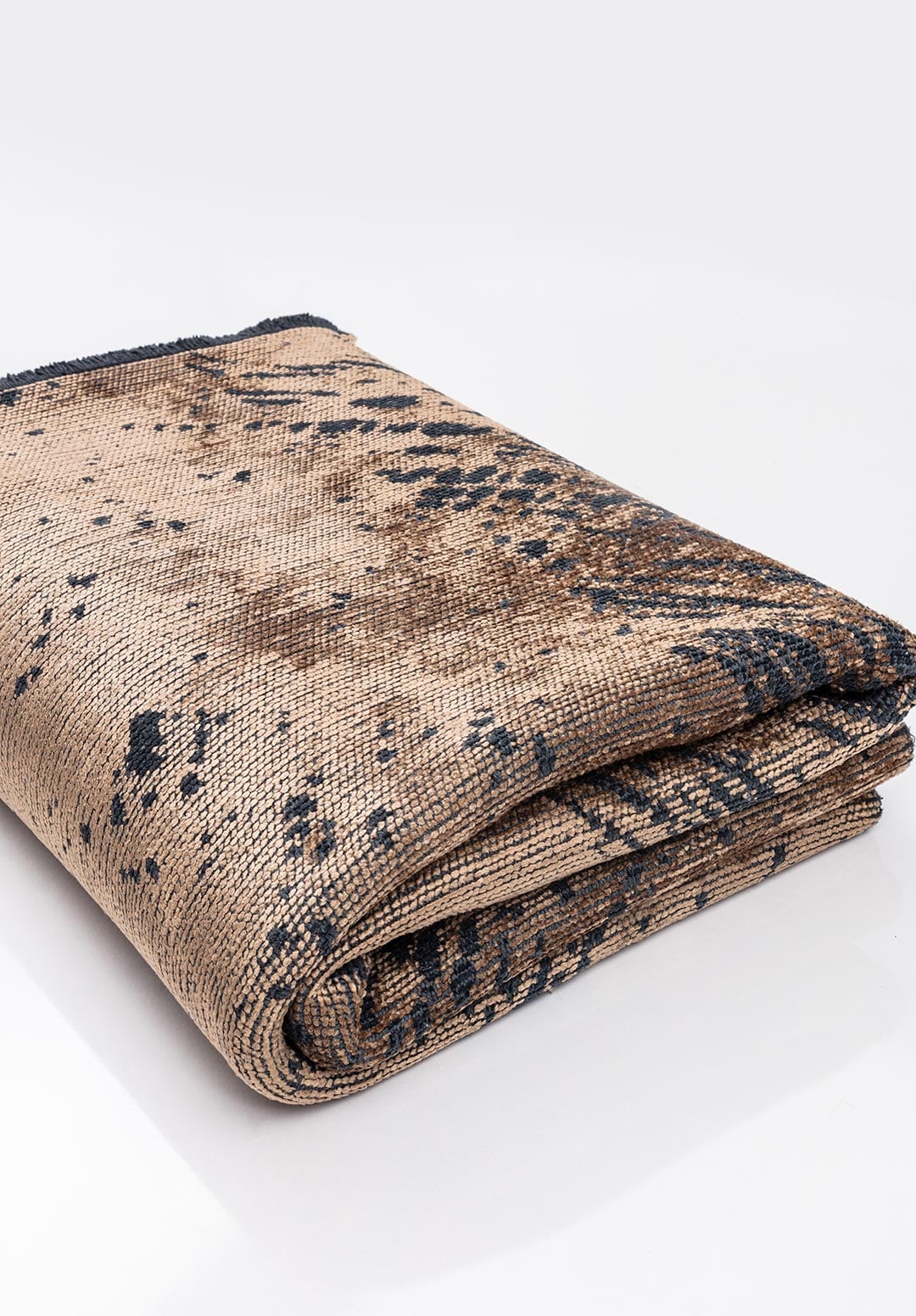RUSTIC DARK BEIGE - MATTE BLACK RUG - 4