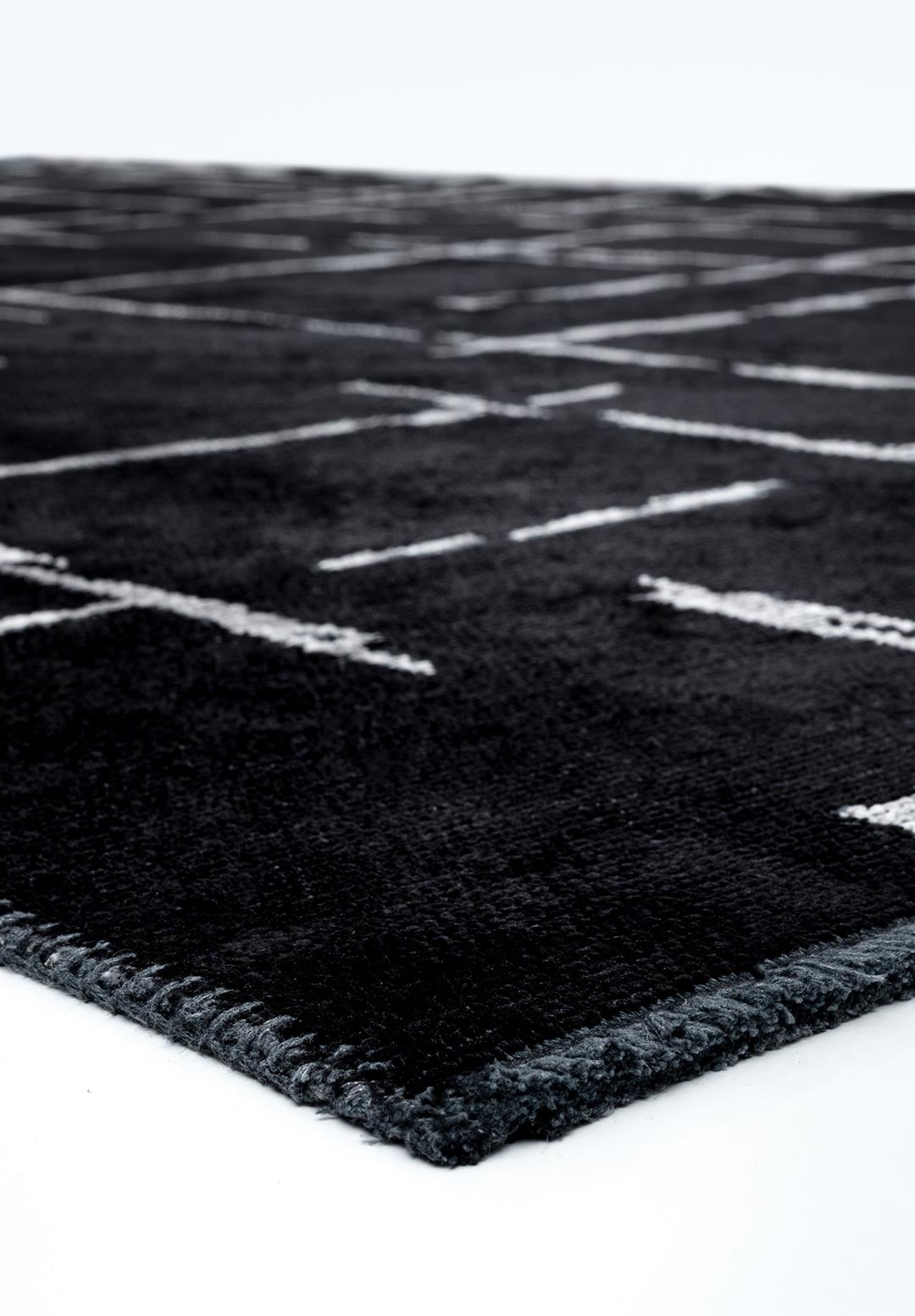 MARK LIGHT GREY - BLACK RUG - 4