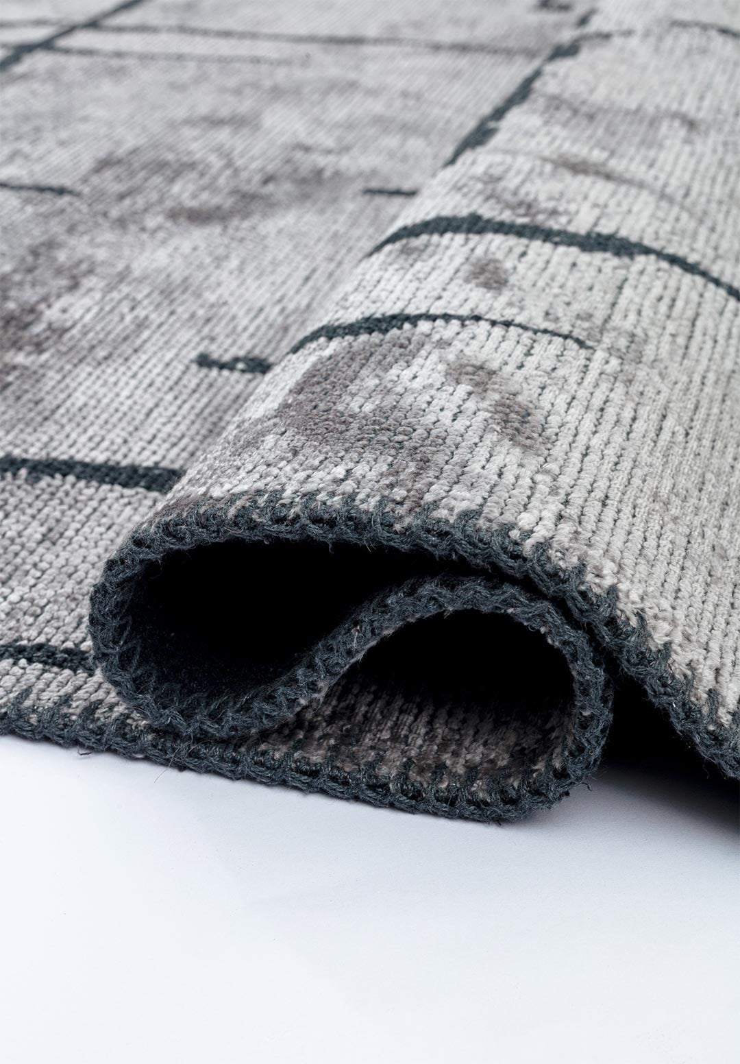 MARK BLACK - LIGHT GREY RUG - 2