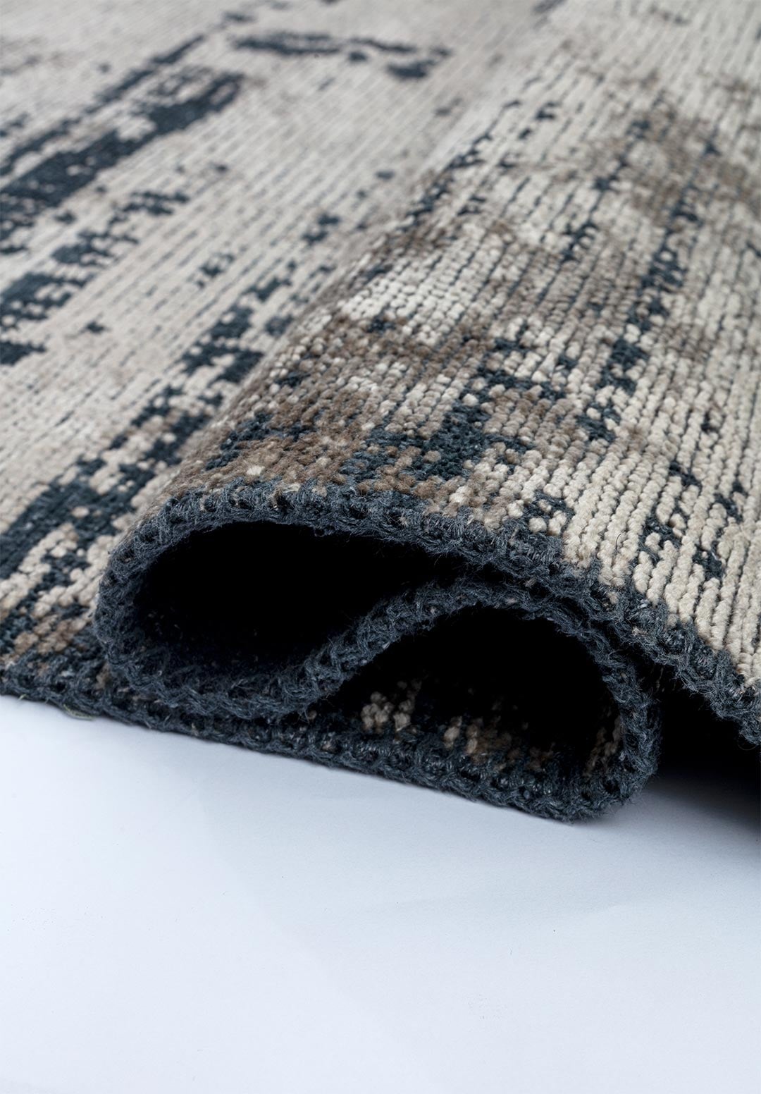 SPACE BEIGE - MATTE BLACK RUG - 2