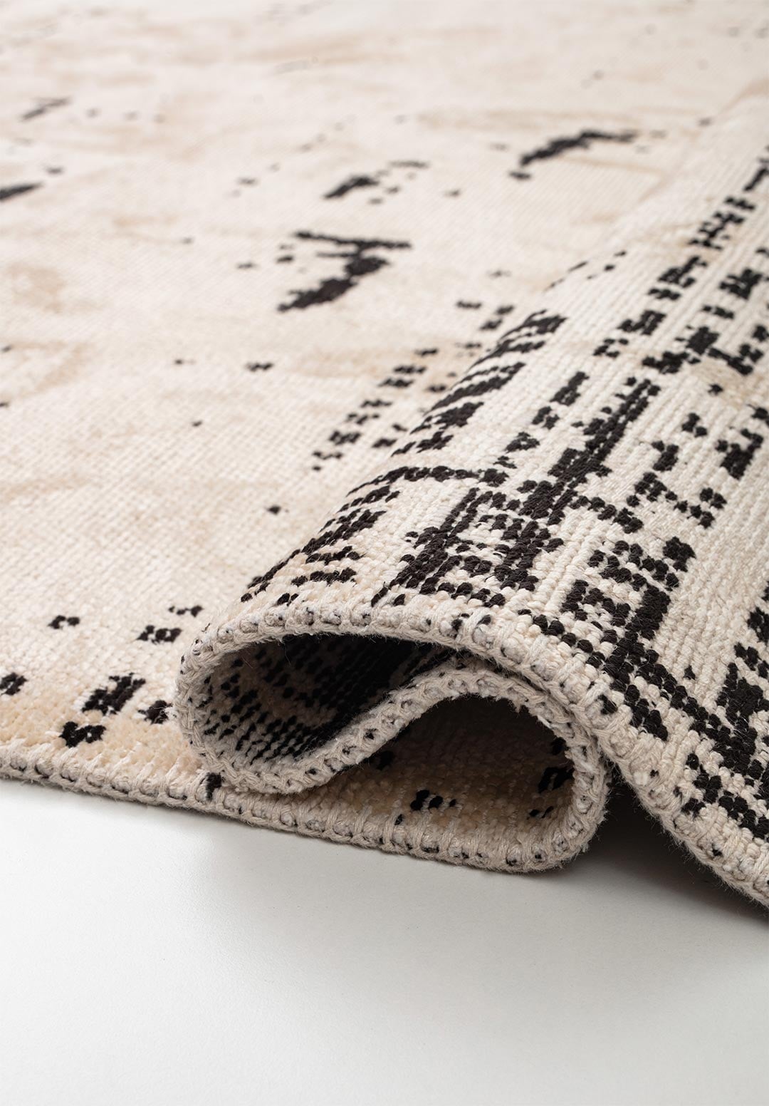 SPACE ECRU - BLACK RUG - 2