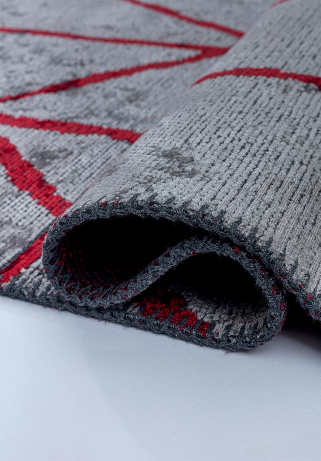 GRID LIGHT GREY - RED RUG - 2