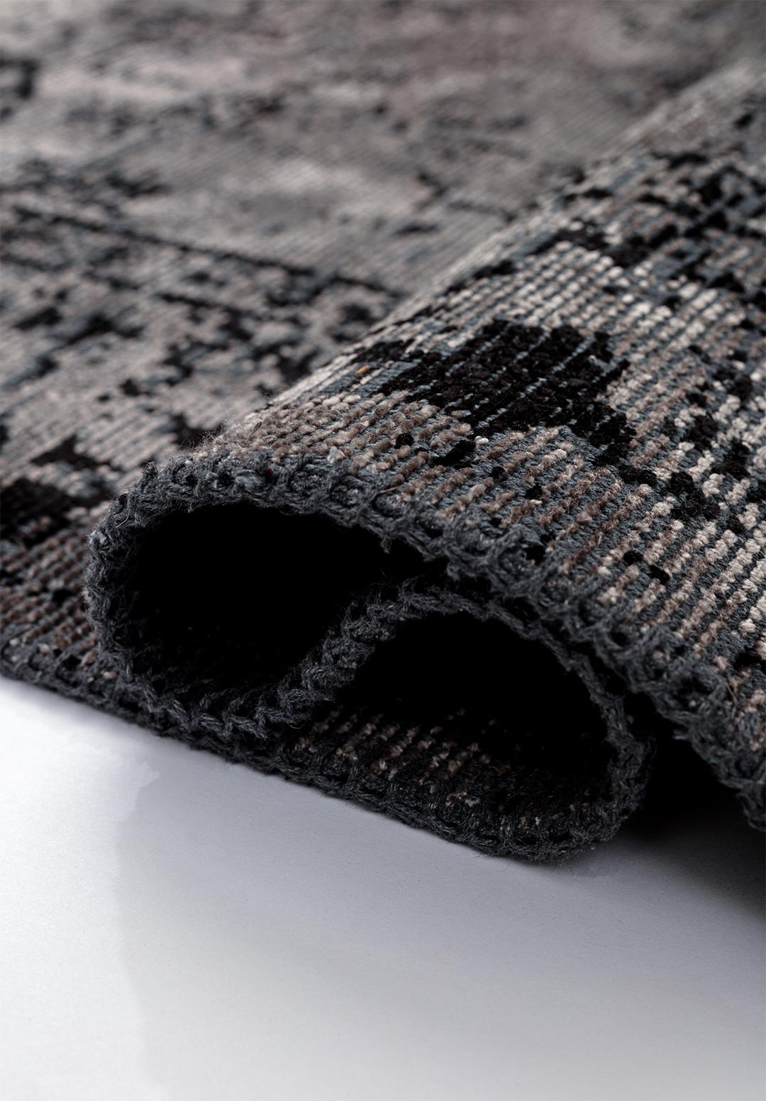 IVY GREY - BLACK RUG - 2
