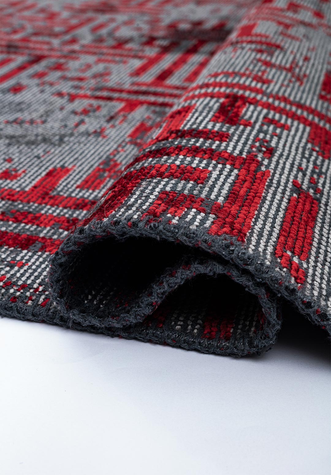 LABYRINTH GREY - RED RUG - 2