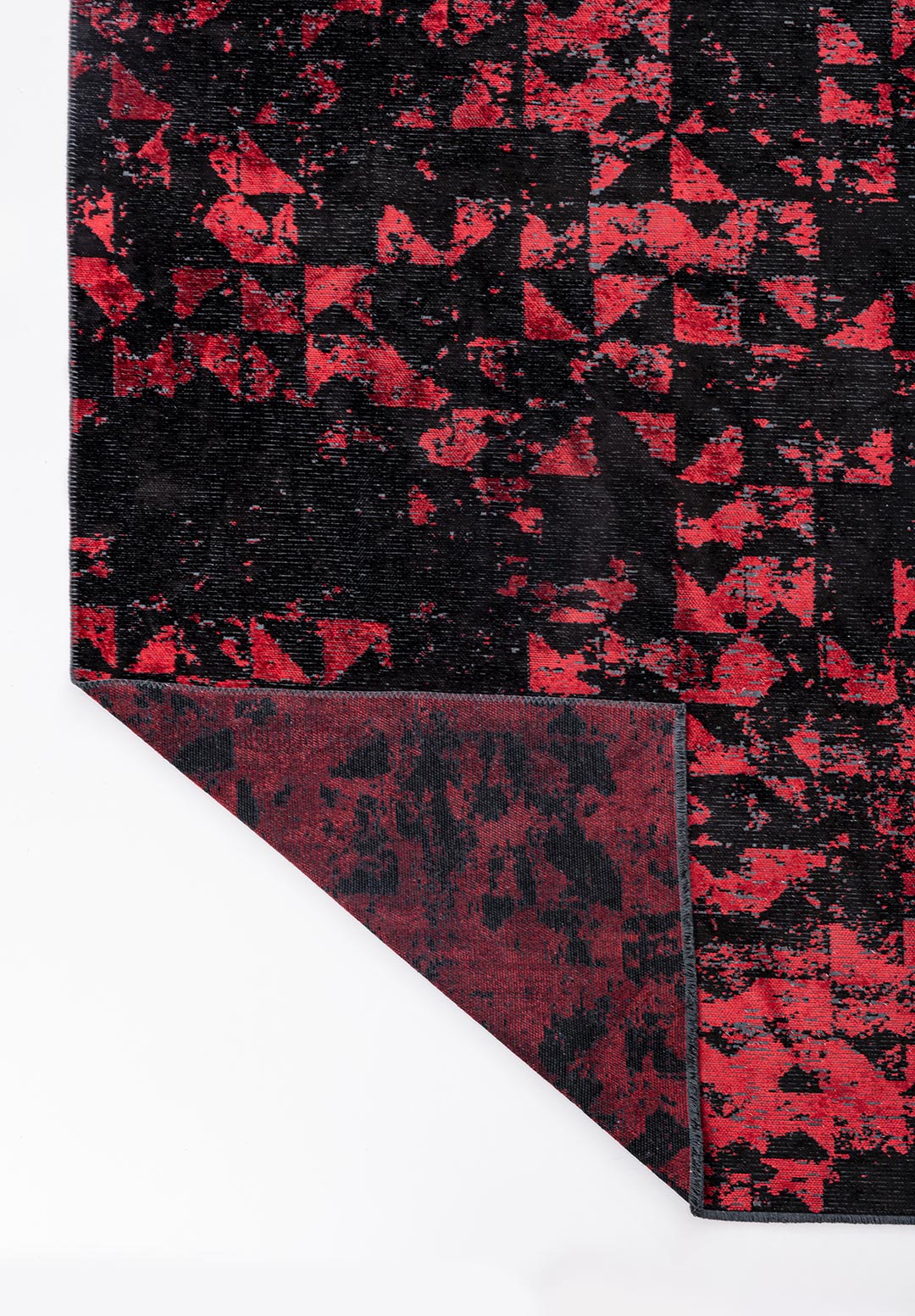TRIANGLE BLACK - RED RUG - 3