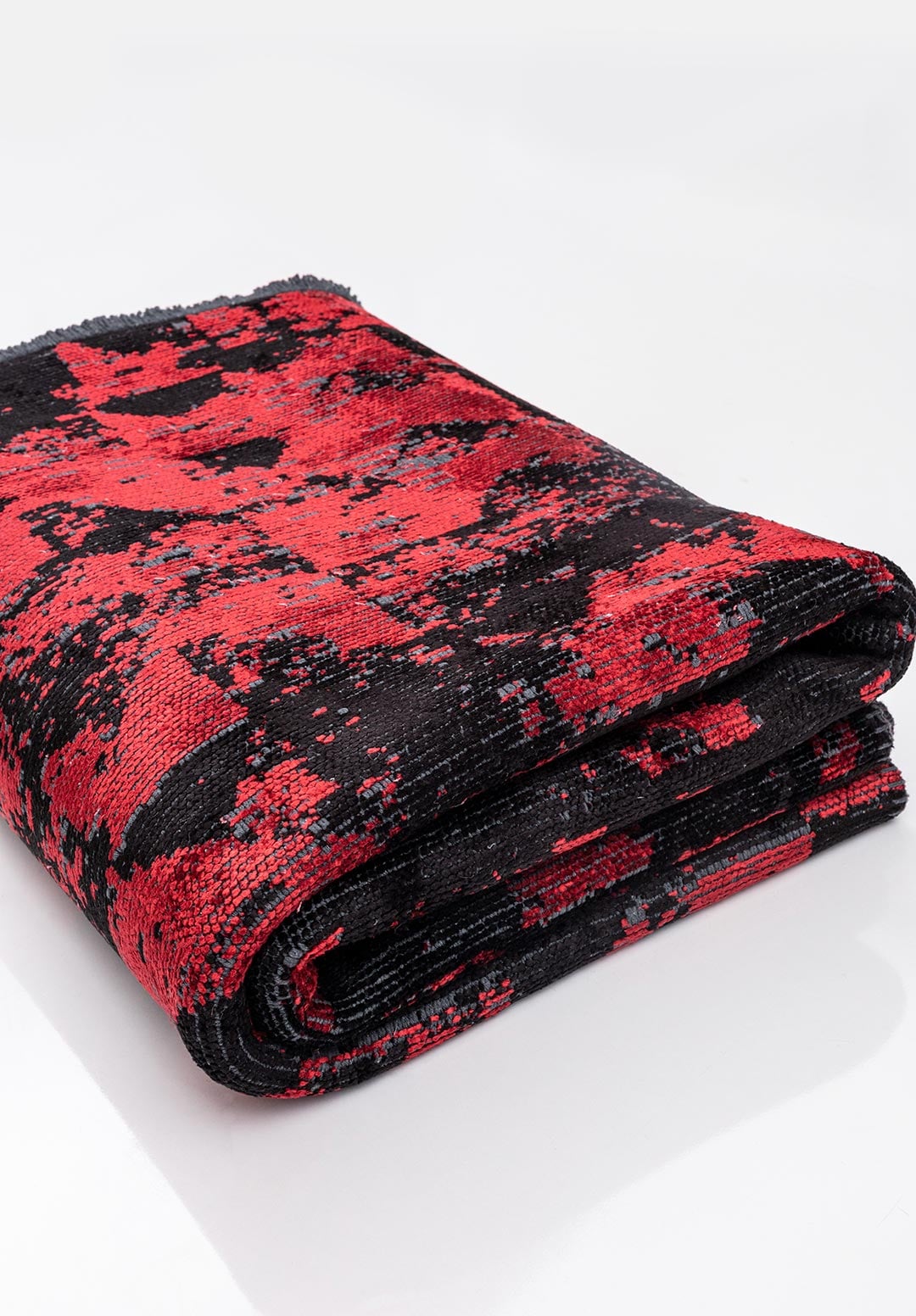 TRIANGLE BLACK - RED RUG - 4
