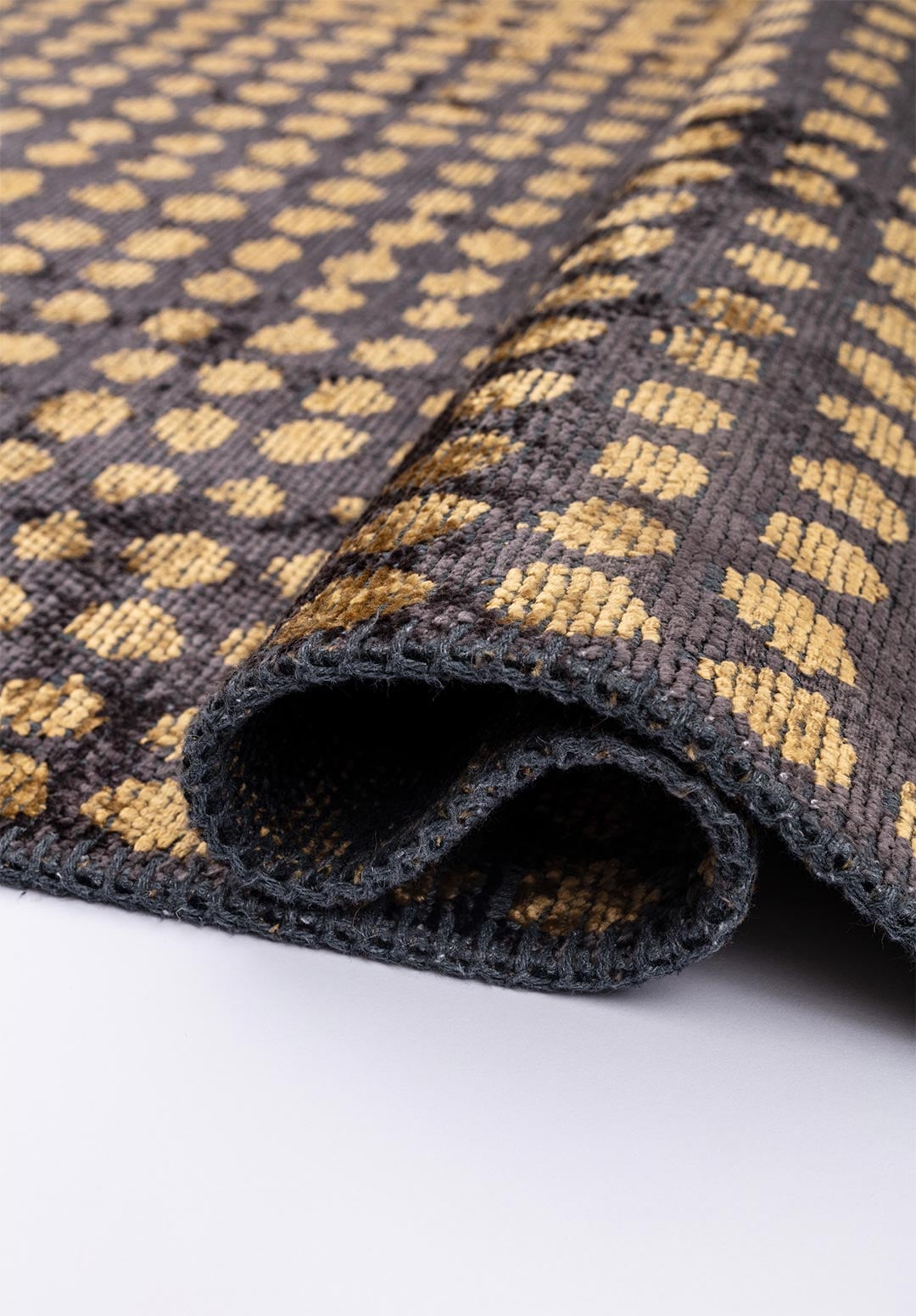 DOTS CHARCOAL - GOLD RUG - 2