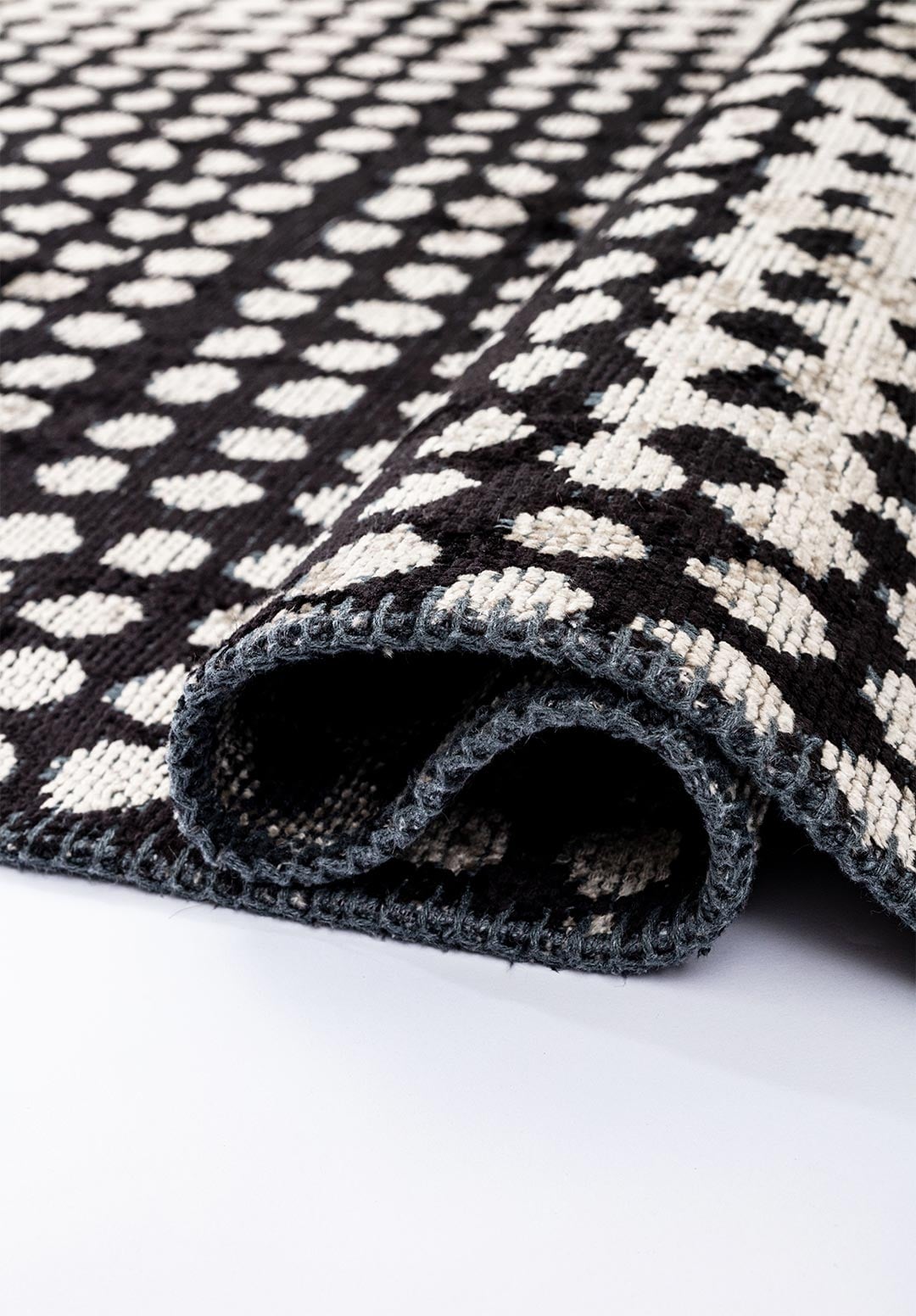 DOTS BLACK - CREAM RUG - 2
