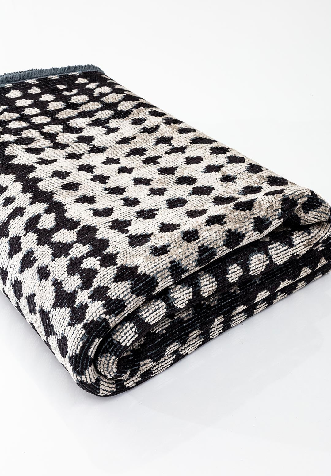 DOTS BLACK - CREAM RUG - 4