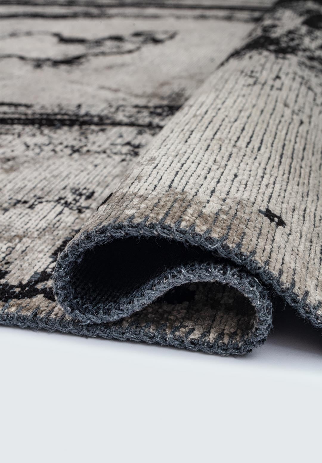 SMOKE BLACK - CREAM RUG - 2