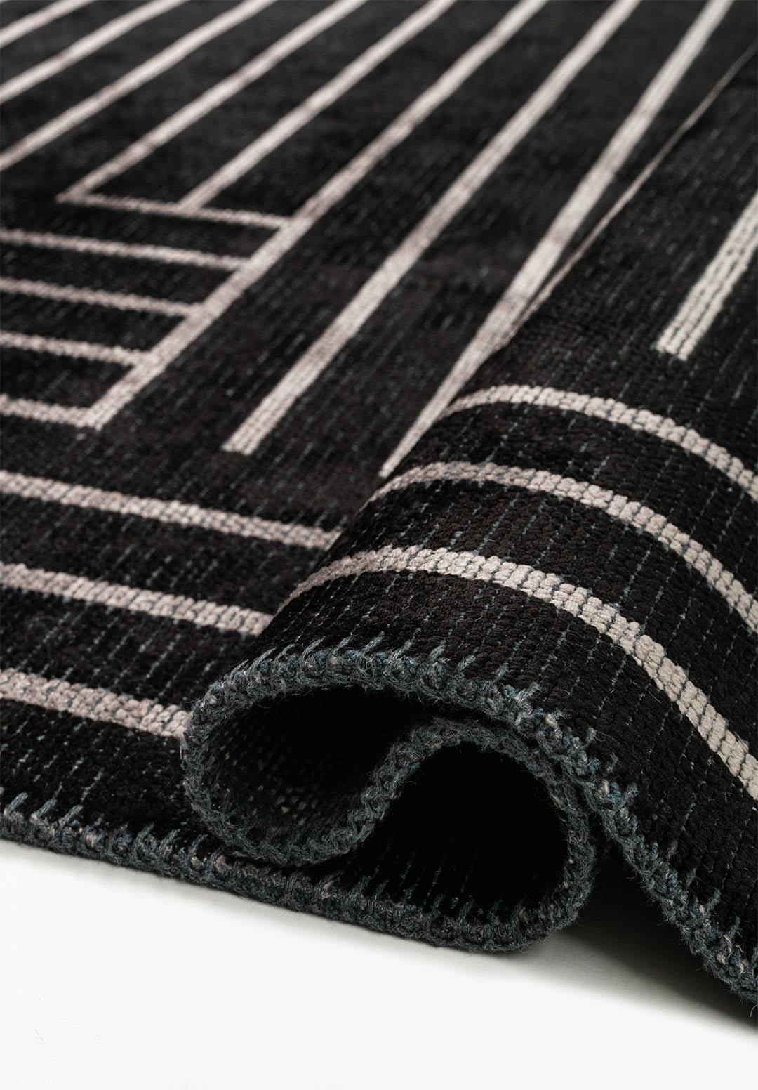 TRAP LIGHT GREY - BLACK RUG - 2