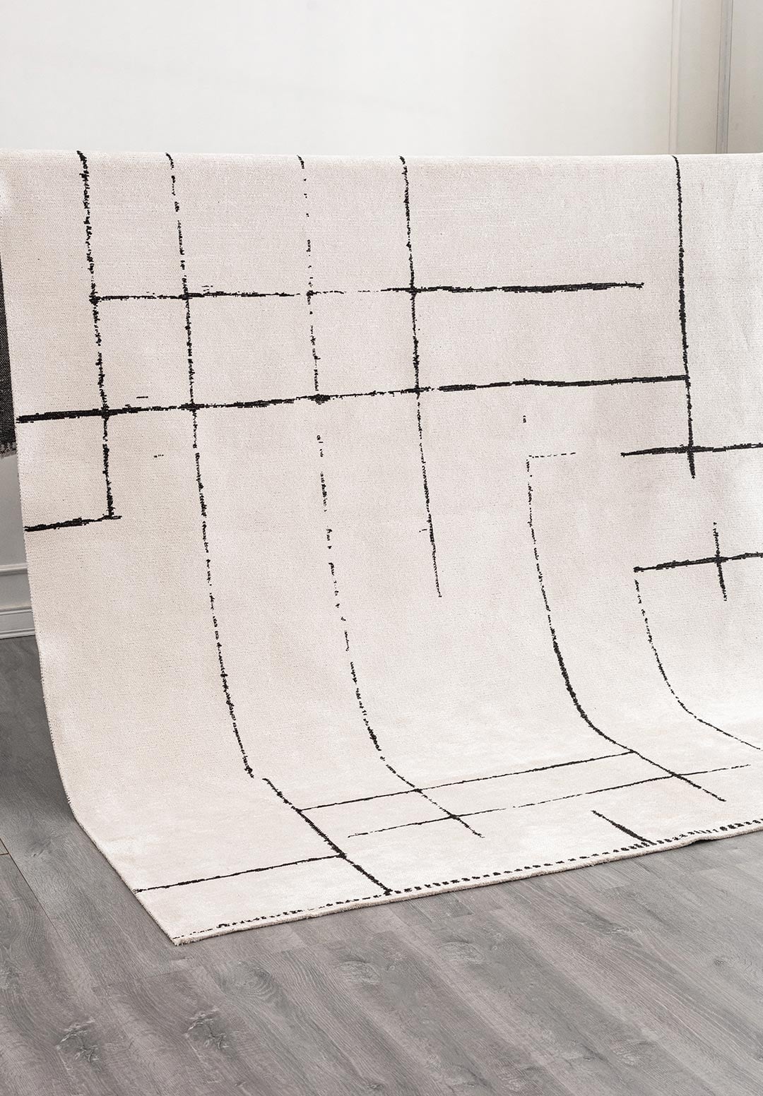 SCRATCH BLACK - ECRU RUG - 6