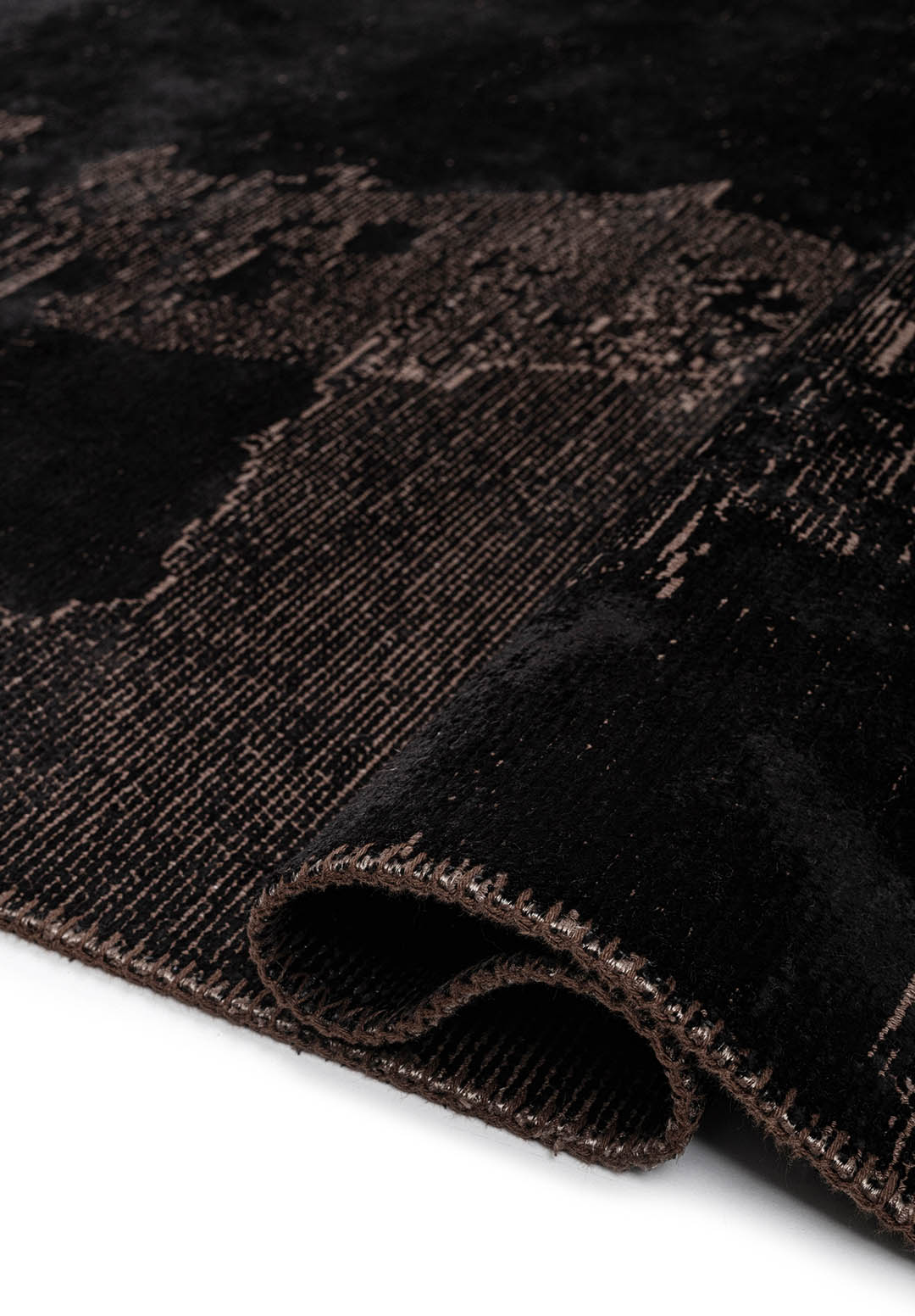 LUSH BLACK RUG - 2